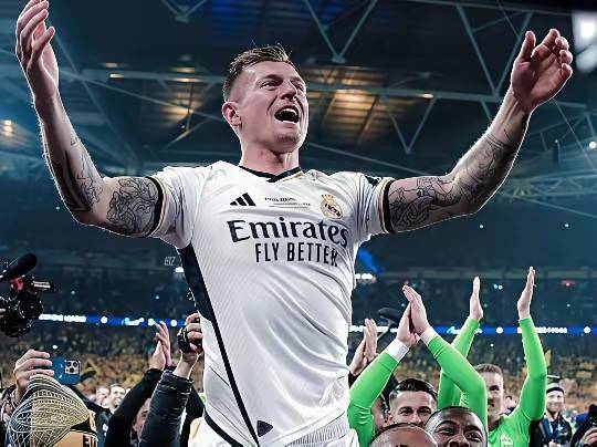 10笔疯狂转会逼疯73岁拜仁大佬！1.31亿抢人+截胡核心，英超钞能力太横？